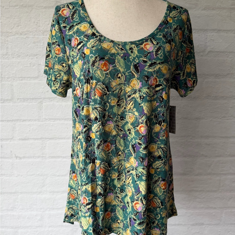 ✨NWT✨ LuLaRoe Classic T LG